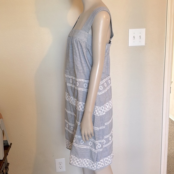 Vineyard Vines stripe eyelet detail tank top sun dress, size 8 women’s - Picture 4 of 8